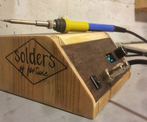 Small Theatre, Wake Ideas, Soldering Tools, Soldering Station, Building Information Modeling, Diy Electronics, Diy Easy, Electronics Projects, Diy Hacks