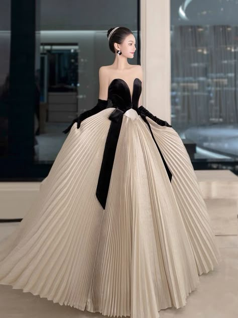 Black And White Ballgown, Beautiful Gown Designs, Classy Prom Dresses, Bridal Dress Fashion, Classy Dress Outfits, فستان سهرة, Classy Casual Outfits, Ball Dresses, Fancy Dresses