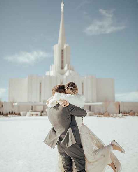 Lds Wedding Photos, Flight To Hawaii, Jordan River Temple, Winter Wedding Snow, Temple Wedding Pictures, Picture Scavenger Hunts, Wedding Snow, Temple Wedding Photography, Jordan River