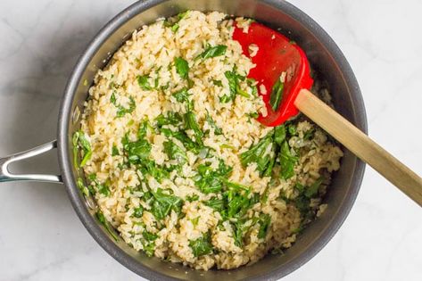 Brown rice with spinach and Parmesan cheese Brown Rice And Chicken, Family Side Dishes, Rice With Spinach, Rice Recipes Side, Recipes With Parmesan Cheese, Rice Peas, Fibroid Diet, Visualization Board, Rice And Chicken