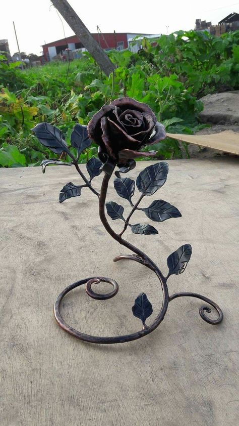 Metal Flower Art, Diy Welding Projects, Cool Welding Projects, Blacksmith Projects, Welding Art Projects, Diy Welding, Metal Artwork Wall, Garden Art Projects, Steel Art