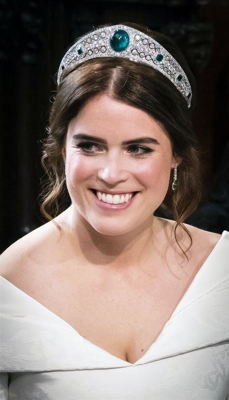 Princess Eugenie of York Savannah Phillips, Eugenie Wedding, Jack Brooksbank, Princesa Real, Royal Tiaras, Royal Wedding Dress, Sarah Ferguson, Princess Beatrice, Emerald Wedding