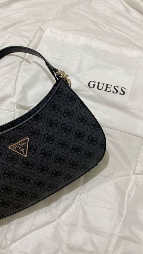 Guess Noelle Bag, Guess Bags Aesthetic, Guess Aesthetic, Guess Bags Black, Shoulder Bag Outfit, Classy Purses, Bag Guess, Guess Shoulder Bag, Expensive Bag