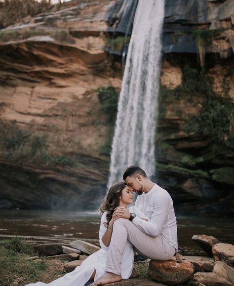 Karnataka Pre Wedding Shoot, Pre Wedding Shoot Ideas Waterfall, Photoshoot Near Waterfall, Wedding Waterfall Photos, Waterfalls Couple Photography, Couple Waterfall Photoshoot Ideas, Pre Wedding Photoshoot Waterfall, Waterfall Pre Wedding Shoot, Engagement Photoshoot Ideas Waterfall