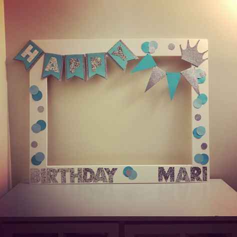 DIY photo frame. Board was precut from Michaels. Party Photo Frame Ideas, Birthday Photo Frame Diy, Selfie Board Frame Ideas, Diy Photo Frames For Parties, Party Photo Frame Diy, Diy Birthday Frame, Diy Photo Booth Frame, Selfie Photo Frame, Birthday Picture Frame