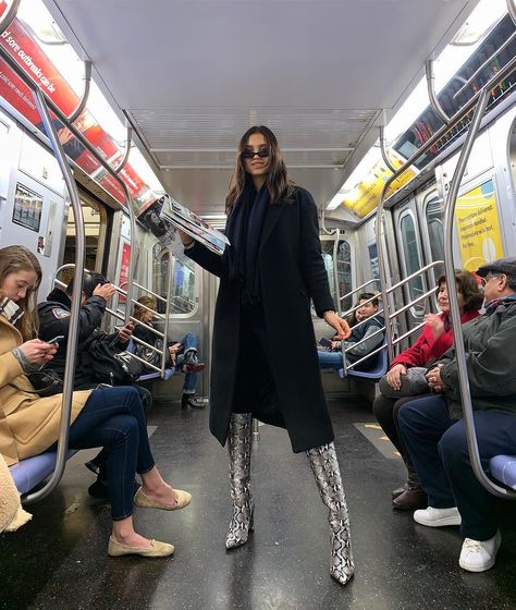 nyc subway is an interesting place to discover Nyc Subway Aesthetic, City Fashion Photography, New York City Street Style, Nyc Lifestyle, Interesting Place, Nyc Subway, Instagram Ideas Photography, Model Aesthetic, Fashion Aesthetics