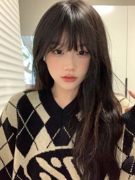 Asian Style Bangs, Fringe Hairstyles Asian, Asian Bangs Haircut, Asian Bangs Hairstyles, Asian With Bangs, Asian Bangs Long Hair, Fringe Asian, Bangs Asian, Brown Hair Korean