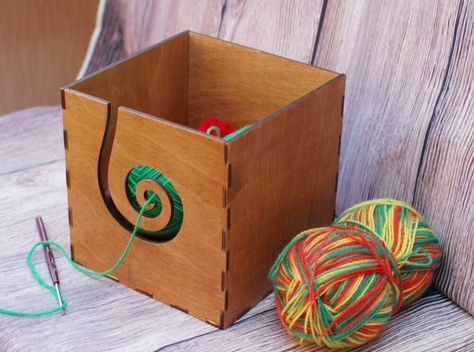 Diy Yarn Holder, Diy Wool, Thread Storage, Ball Holder, Yarn Holder, Crochet Ball, Xstitch Patterns, Thread Holder, Wool Balls