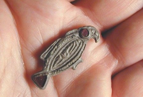 Channel Tunnel, Saxon History, Anglo Saxon History, Ancient Jewellery, Early Medieval, Archaeological Discoveries, Historical Jewellery, Archaeological Finds, Medieval Jewelry