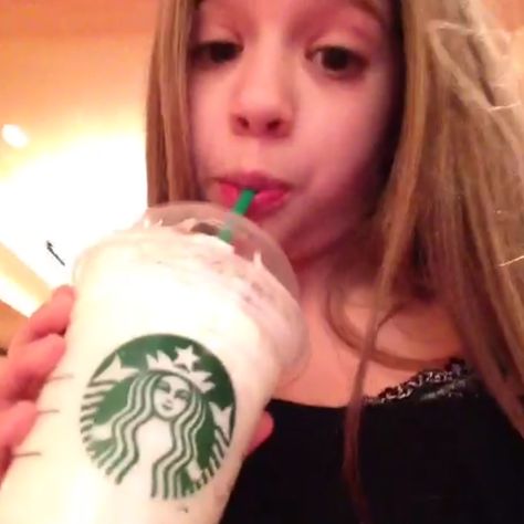 starbucks!! She gets what I get VANILLA BEAN!!!!!!! Aldc Rares Kenzie, Aldc Rares Og, Dance Moms Rares Mackenzie, Dance Moms Season 4, Maddie Rares Dance Moms, Dance Moms Mackenzie, Mackenzie Ziegler Dance Moms Season 1, Mack Z, Dance Moms Pictures