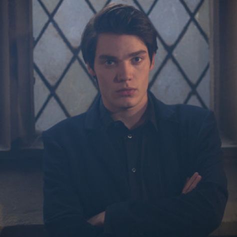 Christian Ozera Christian Ozera, Vampire Academy Movie, Blood Hunter, Clary And Jace, Dominic Sherwood, Vampire Academy, Hot Actors, Shadowhunters, Book Worms