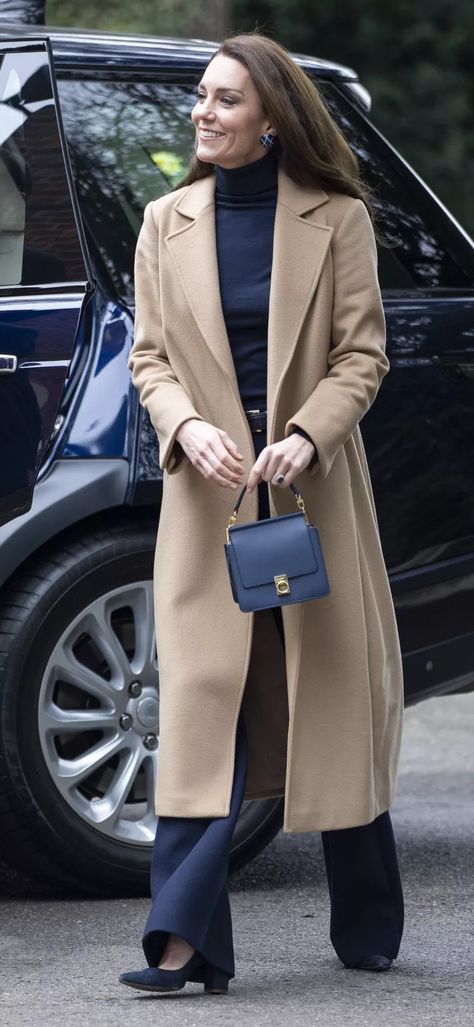 Navy And Camel Outfit, Blue Coat Outfit, Kate Middleton Style Outfits, Navy Blue Outfit, Camel Outfit, Navy Blue Coat, Navy Outfit, Navy Coat, Beige Outfit