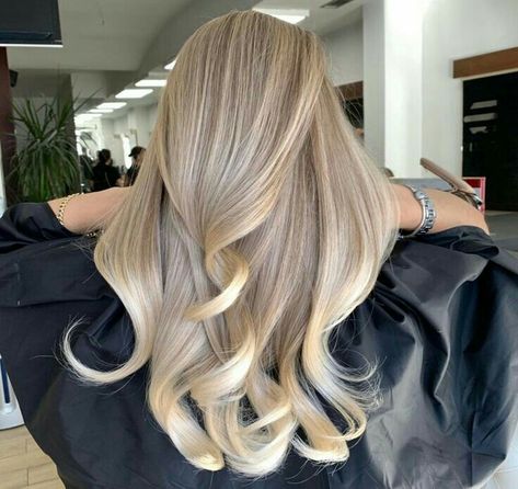 Sand Blonde Hair, Sand Blonde, Hair Stail, Perfect Blonde Hair, Hair Blond, Long Hair Color, Blonde Hair Inspiration, Blonde Hair With Highlights, Purple Shampoo