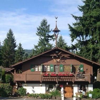 Sammamish Washington, Washington Things To Do, Issaquah Washington, Chocolate Shops, Horseback Riding Trails, Best Bucket List, Snoqualmie Falls, Cedar Planks, Grill Restaurant