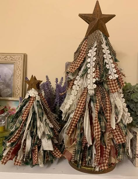 Rag Trees Diy, Eco Christmas Decorations, Primitive Christmas Decorating Ideas, Rag Tree, Rustic Christmas Crafts, Christmas Fabric Crafts, Christmas Diy Decor, Fabric Tree, Fabric Christmas Trees