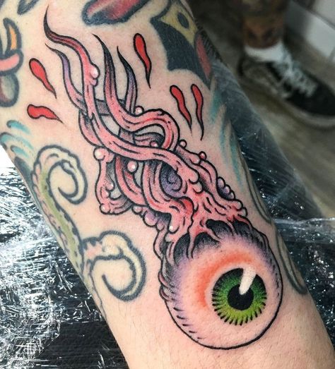 Flaming Eye Tattoo, Old School Eye Tattoo, Traditional Eyeball Tattoo, 808 Tattoo, Flying Eyeball Tattoo, Head Tattoo Ideas, Eyeball Tattoos, Flash Tatoos, Traditional Tattoo Drawings