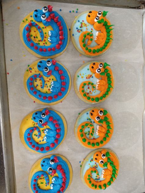 Fun Cookies Decorated, Cute Buttercream Cookies, Dinosaur Cookie Cake, Lizard Cookies Decorated, Cookie Cake Slices Decorated, Reptile Cookies Royal Icing, Buttercream Cookies Decorated, Frosted Animal Cookie Cake, Circus Animal Cookie Cake