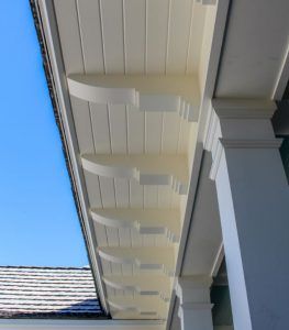 Architects and builders can now specify a PVC soffit system that replicates details of traditional timber-framed Coastal-style roofs. Soffit Decor, Soffit Ceiling, Soffit Ideas, Roof Soffits, Roofing Design, Roof Trim, Exposed Rafters, Coastal Architecture, Craftsman Exterior