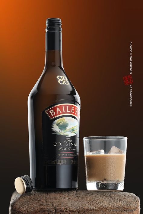 Liquor Photography, Baileys Liquor, Beverage Photography Ideas, Baileys Original, Alcohol Packaging, Alcoholic Drink, Cocktail Art, Wine Top, Memes Status