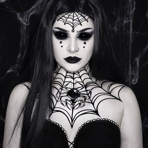 Queen Makeup Halloween, Spider Queen Makeup, Spider Woman Halloween, Makeup Costume Ideas, Halloween Spider Makeup, Spider Web Makeup, Halloween Makeup Artist, Spider Makeup, Halloweenský Makeup