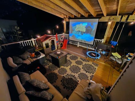 Back Porch Projector Screen, Projector On Patio, London Farmhouse, Backyard Theater Ideas, Natural Backyard, Backyard Movie Theaters, Backyard Movie Party, Diy Projector, Rooftop Patio Design