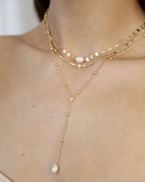 The Forever Falling Pearl Multi-Chain Lariat Choker combines cascading strands of pearls with a sleek, multi-chain design and dramatic 3.25" drop. Dainty Gold Crystal Necklace, Dainty Gold Necklace Layered, Hoco Jewelry, Lariat Necklaces, Hoco Inspo, Necklace Layers, Ethereal Jewelry, Snowflake Jewelry, Pearl Lariat