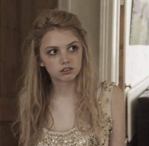 Cassie Ainsworth, A Girl, Blonde Hair, A Woman, Blonde, Hair, Gold