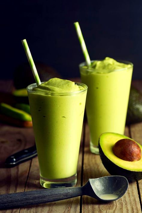 Avocado Banana Smoothie, Avocado Recipes Dinner, Avocado Recipes Healthy, Banana Smoothie Healthy, Avocado Dessert, Smoothie Fruit, Banana Smoothie Recipe, Avocado Banana, Smoothie Detox