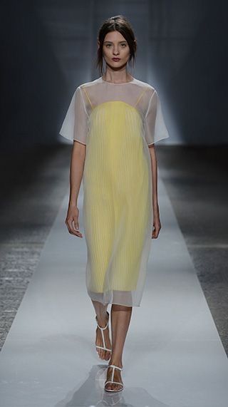 Ports 1961, Organza Dress, Sheer Dress, Looks Style, Fashion Details, Moda Fashion, Yellow Dress, High Fashion, Fashion Show