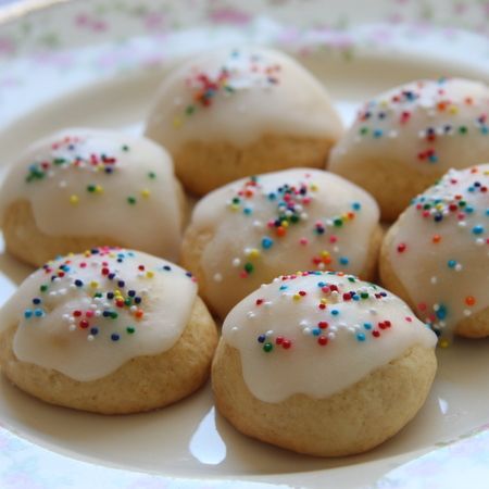 Italian Egg Biscuits ~ Avec Gourmandise Anise Recipes, Italian Anisette Cookies, Frozen Tiramisu, Italian Board, Anisette Cookies, Italian Anise Cookies, Anise Cookies, Egg Biscuits, Lemon Drop Cookies