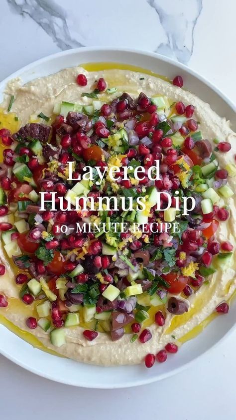 Dips Vegetarian, Entertaining Food Ideas, Layered Hummus Dip, Layered Hummus, Vegetarian Canapes, Xmas Starters, Healthy Nibbles, Family Around The Table, Hummus Recipe Homemade