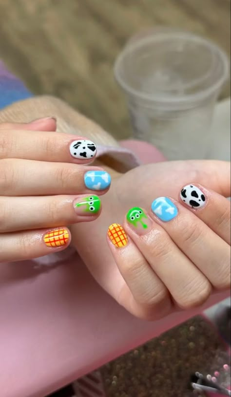 Toy Story Gel Nails, Toy Story Short Nails, Toy Story Inspired Nails, Toy Story Nails Short, Toy Story Nail Designs, Buzz Light Year Nails, Toy Story Nails Acrylic, Toy Story Nail Art, Pixar Nails