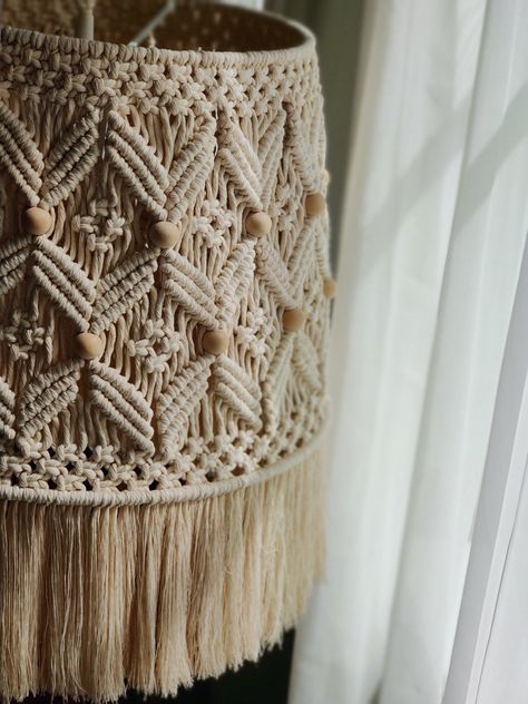 Macrame Pendant Light Diy, Macrame Lamp Shade Diy, Macrame Table Lamp, Macrame Lamps, Macrame Light, Macrame Lamp Shade, Macrame Lamp, Macrame Plant Hanger Tutorial, Macrame Plant Hanger Patterns