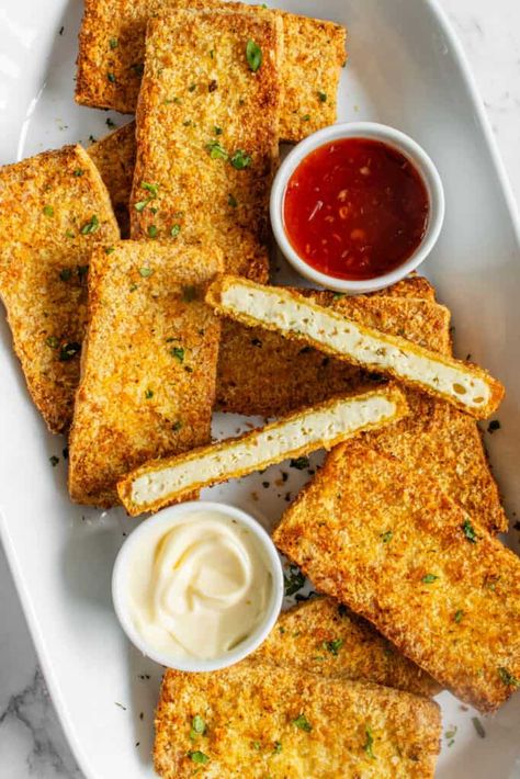 This Crispy Breaded Tofu recipe is easy to make in the air fryer or oven baked. It's crispy on the outside and soft in the middle Crispy Tofu Air Fryer, Tofu Air Fryer, Resep Vegan, Breaded Tofu, Vegan Air Fryer, Creamy Feta, Tofu Dishes, Baked Tofu, Crispy Tofu