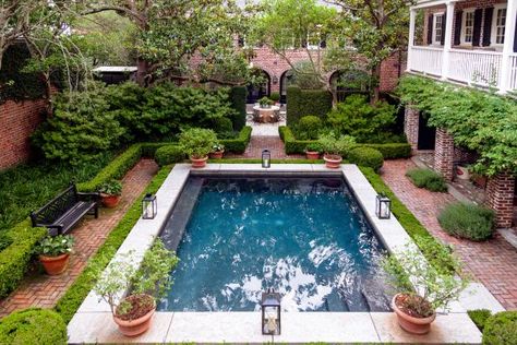 New York Landscape, Charleston Gardens, Southern Garden, California Garden, Pool Picture, Charleston Homes, Historic Mansion, Traditional Garden, Plunge Pool