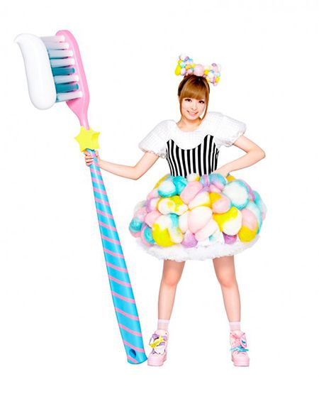 Kyary Pamyu J-Pop Ora2 90s Harajuku, Kyary Pamyu Pamyu, Creme Dental, J Pop, Tooth Brush, Japanese Street Fashion, J Fashion, Harajuku Fashion, Pastel Goth