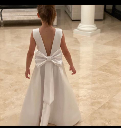 Junior Bridesmaid Dresses White, Flower Girl Dresses White, Simple Flower Girl Dresses, Flower Girl Dress White, Girl Wedding Dress, Girl Dress White, Sleeveless Flower Girl Dresses, Satin Flower Girl Dress, Girls Ball Gown