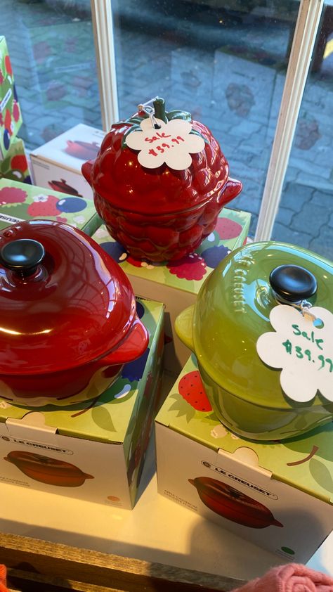 #lecreuset #fruit #interiordesign #kitchenideas #kitchen #aesthetic #recipe #creuset #kitchengadgets #kitchenaccessories Le Creuset Aesthetic, La Creuset, Le Crueset, Apple Kitchen Decor, Bungalow Kitchen, Le Creuset Cookware, Kitchen Aesthetic, Study Room Decor, Fantasy House