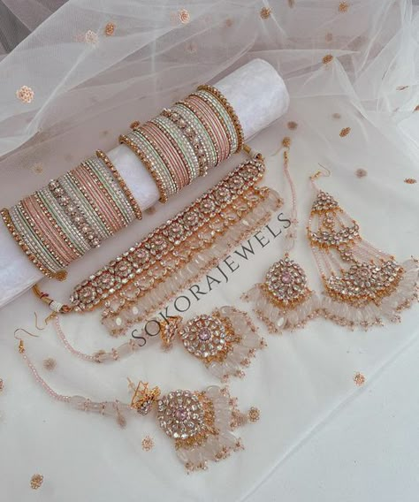 Bridal Jewelry Sets Brides, Indian Wedding Jewelry Sets, Indian Bridal Jewelry Sets, Pretty Jewelry Necklaces, Bridal Jewellery Design, Fancy Jewellery Designs, Bridal Accessories Jewelry, Mehndi Designs For Fingers, Indian Jewelry Sets