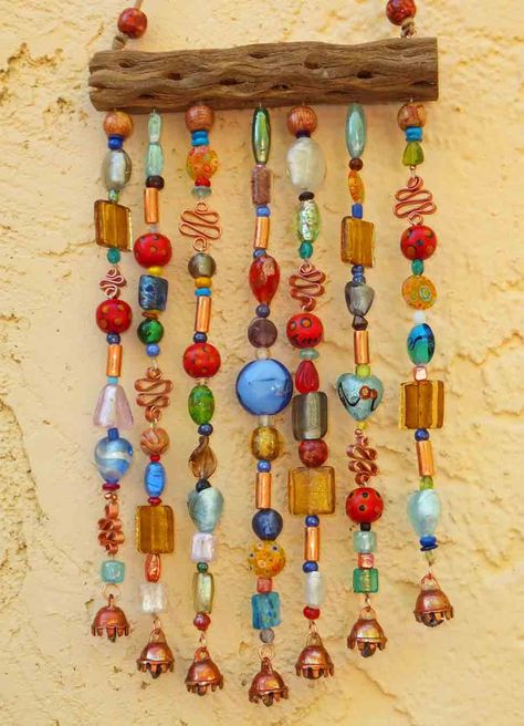 Clark Hamblen and Christie, thought of you when I saw this wind chime. Wind Chimes Craft, Diy Wind Chimes, Wind Chime, Beads And Wire, Sun Catcher, Diy Beads, Bead Art, Bead Crafts, Boho Hippie