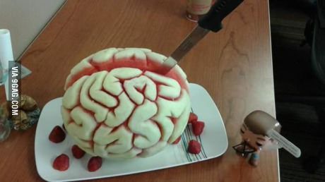 Watermelon brain Warfarin Diet, Halloween Themed Desserts, Brain Cake, Watermelon Carving, Crafty Fox, Halloween Food Treats, Eating Fast, Summer Snacks, Healthy Lifestyle Food