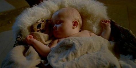 Vaegon Targaryen, Baby Targaryen, Pregnant Royal Aesthetic, Medieval Baby Aesthetic, Targaryen Child, Medieval Children, Pregnant Targaryen, Targaryen Aesthetic Gif, Targaryen Child Face Claim