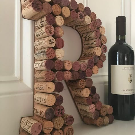 What Can You Do With Wine Corks, Wine Cork Gifts Diy, Wine Cork Decorations, Cork Projects Diy, Wine Cork Projects Wall Art, Things To Make With Wine Corks, Repurpose Corks, Wine Corks Ideas, Diy Cork Crafts