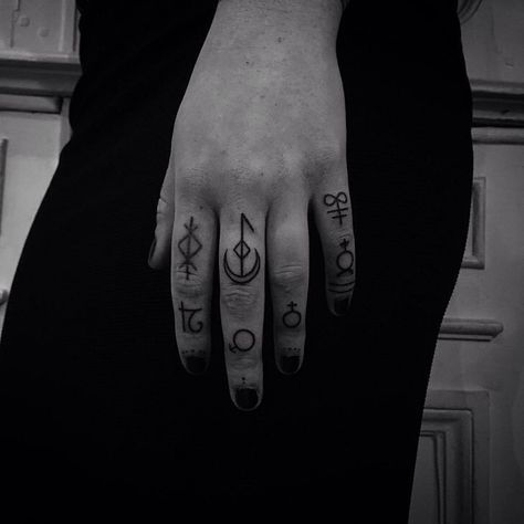 15 tiny witch tattoos that are pure magic - HelloGiggles Magick Tattoo, Wicca Tattoo, Wiccan Tattoo, Witchcraft Tattoos, Witch Symbols, Wiccan Tattoos, Finger Tattoo For Women, Knuckle Tattoos, Sigil Tattoo