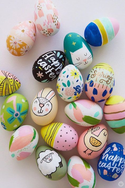 If you are looking for fresh inspiration for your Easter eggs this year, you've come to the perfect spot. Take a look at how Hallmark artists are decorating their eggs, complete with some pro tips! From traditional, to bright and modern, this is the perfect craft to do this Easter, with your kids or just by yourself because it's so much fun! #craftstodo Easter Stuffers, Painted Easter Eggs, Creative Easter Eggs, Modern Easter, Easter Crafts For Adults, Easter Wood Crafts, Easter Stuff, Easter Egg Designs, Easter Egg Crafts