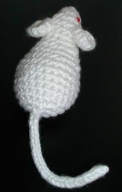 Lab Rat - Instructables White Yarn Crochet, Bobble Stitch Crochet, Crochet Hook Size, Crochet Poncho Free Pattern, Lab Rats, Crochet Mouse, Caron Simply Soft, Halloween Crochet Patterns, Crochet Animals Free Patterns