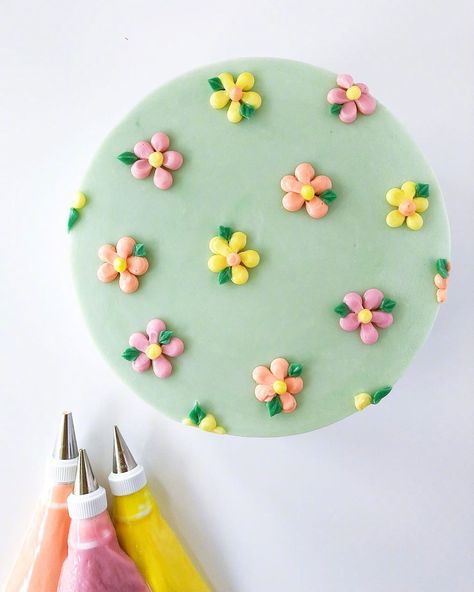 Minimal Cakes, Minimalist Cakes, Flower Cake Design, Pastel Cakes, Simple Cake Designs, Simple Birthday Cake, Cake Decorating Designs, Pretty Birthday Cakes, Cute Birthday Cakes