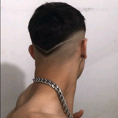 V Drop Fade, Mid Fade Em V, Mid Fade En V, Triangle Haircut, Fohawk Haircut Fade, V Fade, Fohawk Haircut, Hard Part Haircut, V Cut Hair