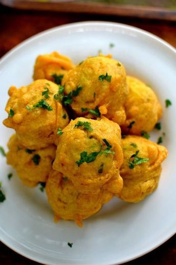 Batata Vada - (Indian) Deep fried mashed potato and spices in batter Side Foods, Batata Vada, Desi Street Food, Wholesome Stuff, Mumbai Street Food, Indian Appetizers, Plantbased Recipes, Pakora Recipes, Fritter Recipes