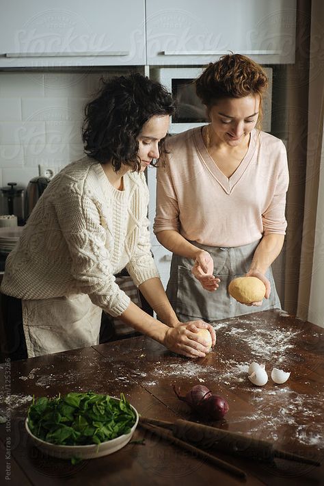 People Baking Together, Chicken Basque, Bbq Beef Sandwiches, Baked Cabbage, Mother Feeding, Cabbage Roll Soup, Roasted Apples, Chuck Wagon, Environmental Portraits